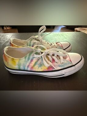 Tye dye converse women’s 7.5